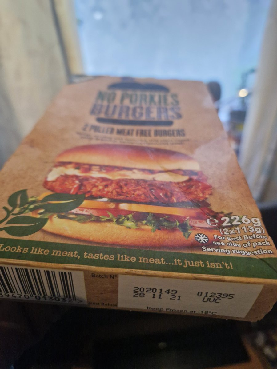 STRIF_'s tweet photo. @IcelandFoods just a lil out of date no?? https://t.co/TyPZA4nOmv