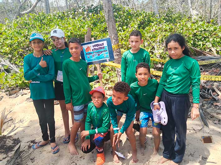 #8Feb 

El rastro de las tortugas

La escuela Luis Augusto Machado es la primera escuela de Aragua que visita Choroní para ver los nidos de las tortugas marinas.

✍️Óscar Fernández Galíndez.

📰lainventadera.com/2024/07/06/el-…