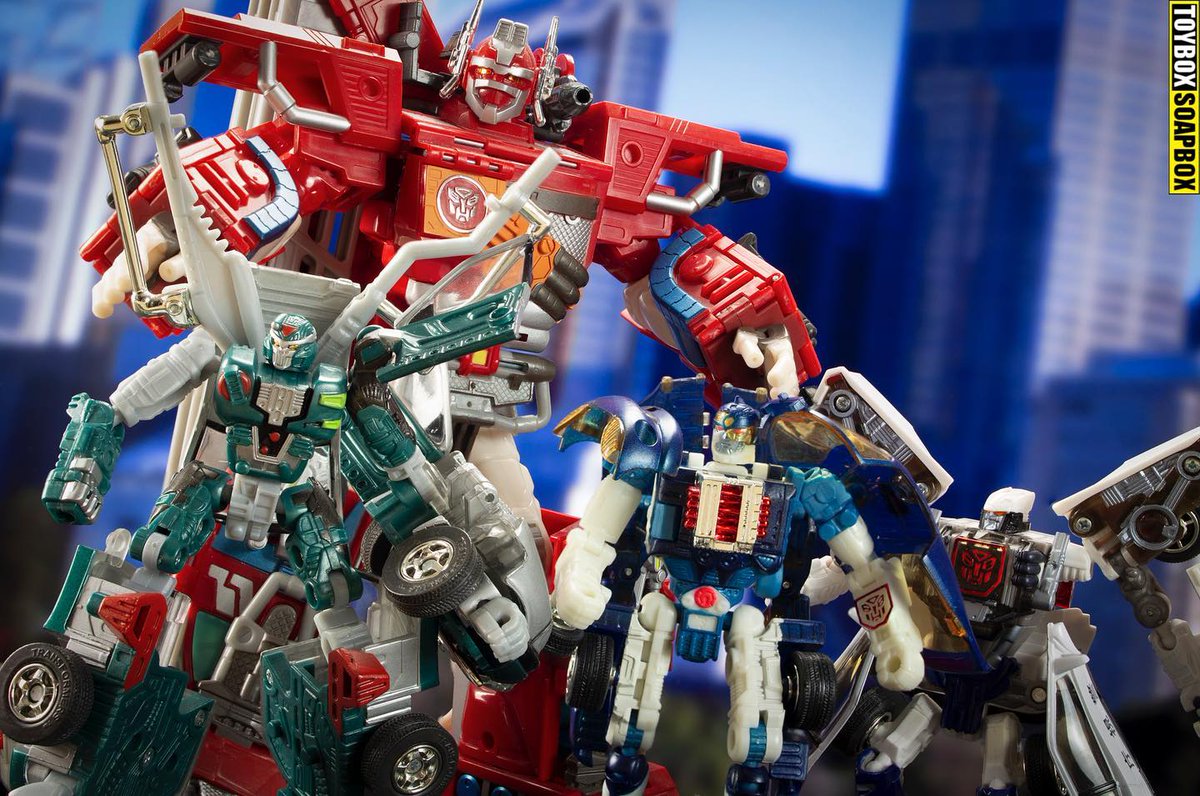 tfnationltd's tweet image. Following on from our lunchtime question, the #Transfomers #RobotsInDisguise 2001 toyline featured some real gems. What are your memories of the line when it was out, what were your favourite pieces and what will you be looking for in Manchester and Birmingham? Let us know below