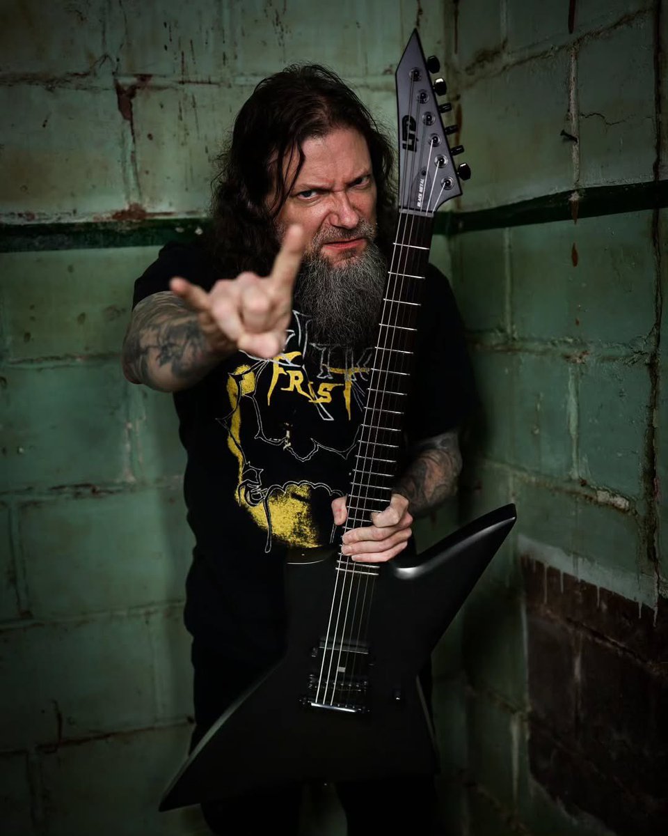 Sammy with this <a href="/ESPGuitarsUSA/">ESP Guitars</a> LTD Black Metal Series EX guitar
📸: <a href="/cobrataimedia/">CobraTai Media</a>