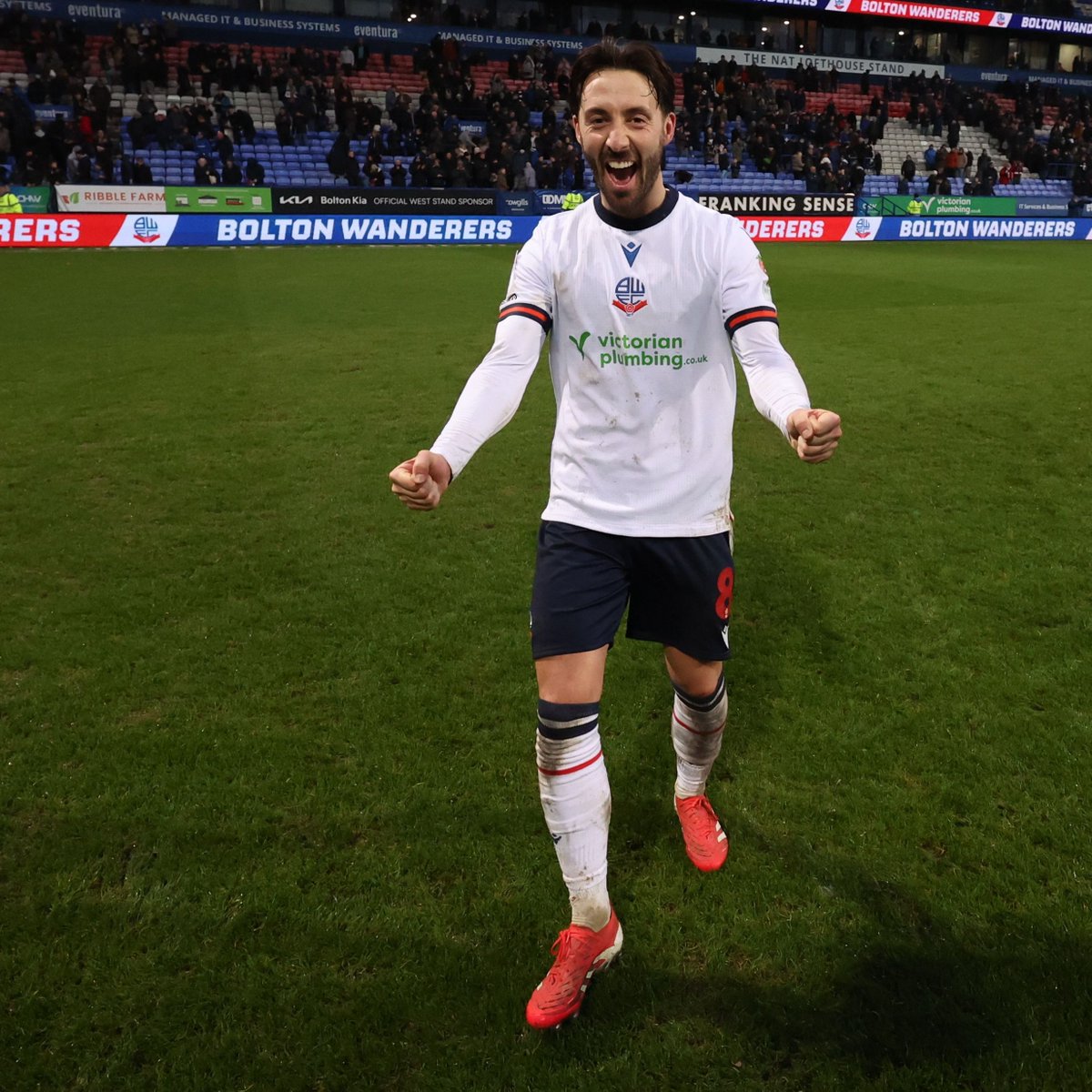 OfficialBWFC's tweet photo. That sweet, sweet winning feeling 🤩

#bwfc https://t.co/zgj72w7RLG