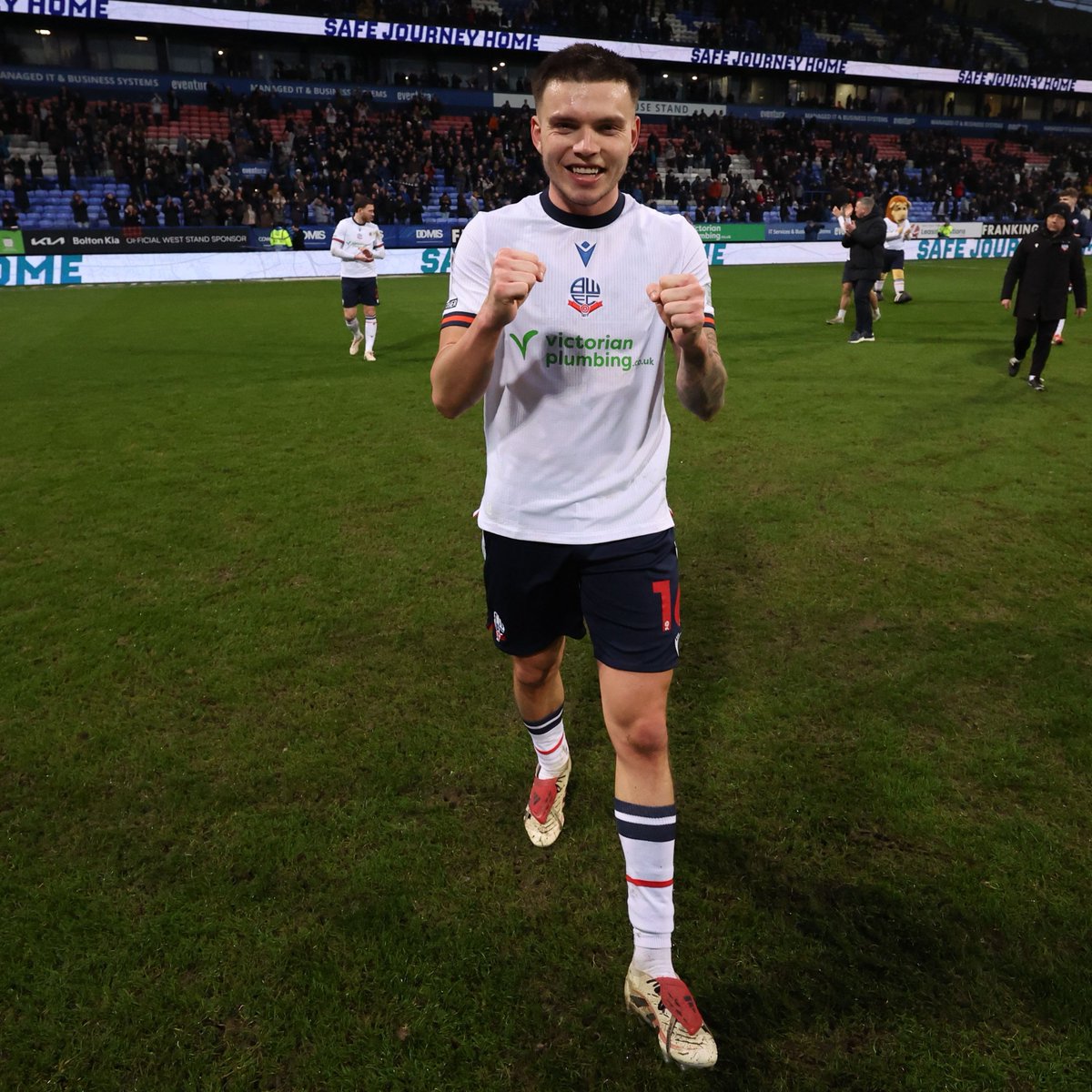 OfficialBWFC's tweet photo. That sweet, sweet winning feeling 🤩

#bwfc https://t.co/zgj72w7RLG