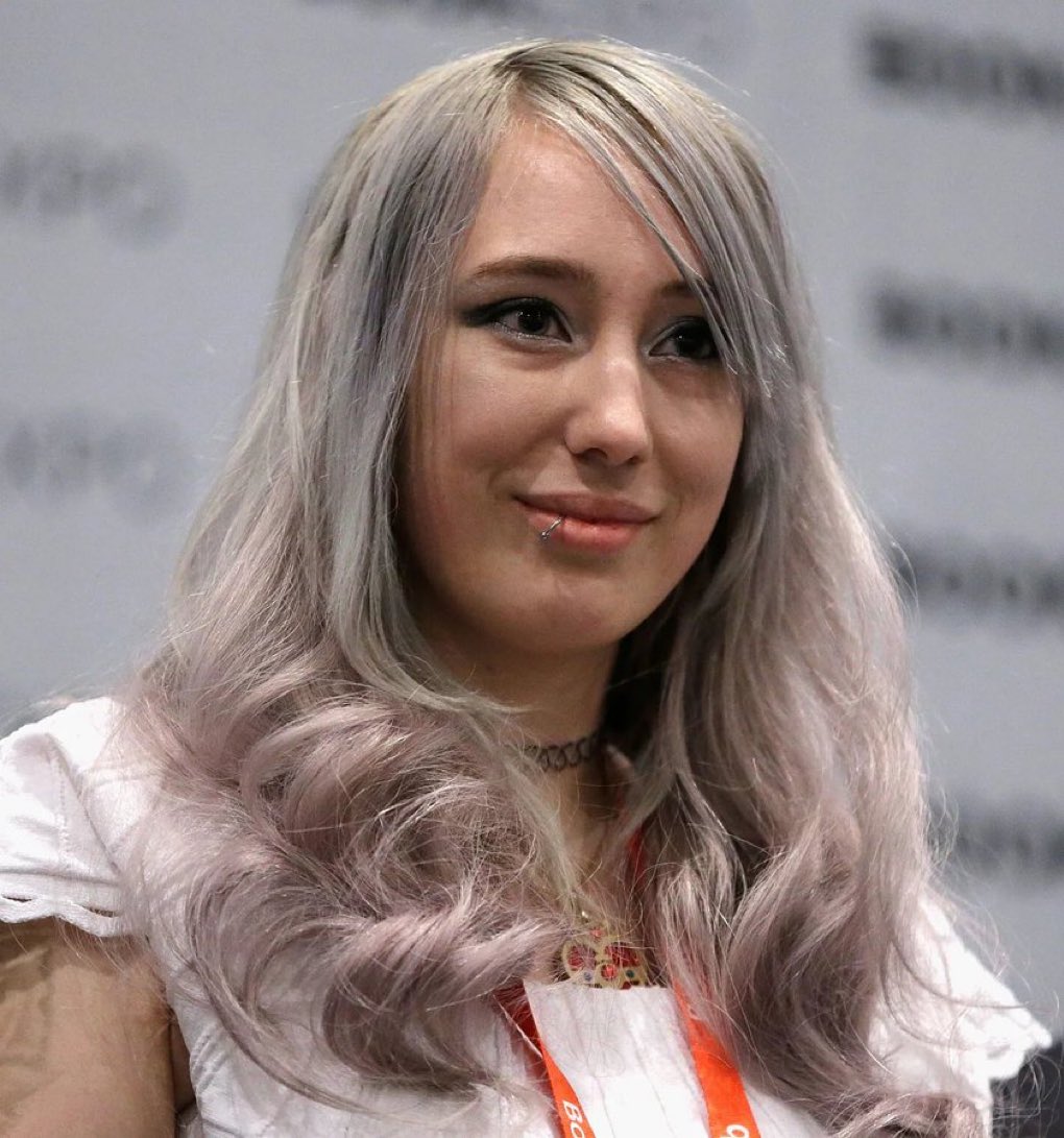 DAKKADAKKA1's tweet photo. I can’t believe this woman sucking off journalists is now snowballed into the CIA directly being defunded. https://t.co/XhImUWVl1g