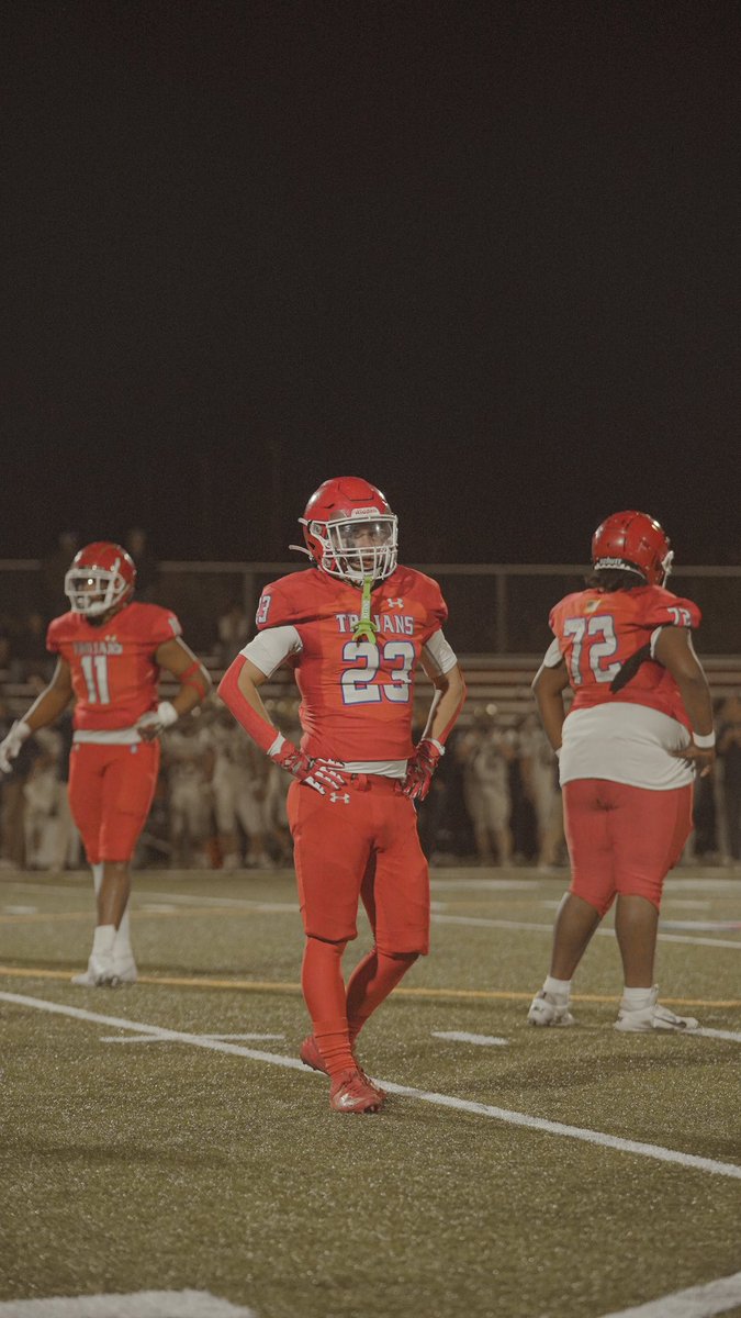 Still looking for a home. Just a kid who loves the sport and the lesson learned along the way 🙌
-150+ career tackles and 15.5 sacks 
-3 year starter 
- SR film: hudl.com/v/2RFX9C
-JR film: hudl.com/v/2Md6df
-Please let me continue my career at the next level 🙏