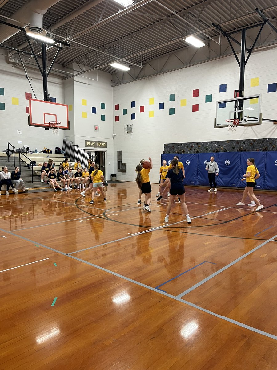 ArchboldGBK's tweet photo. Today was a GREAT last day of our 2025 Little Lady Streaks program. These young ladies worked hard to improve their skills.  💙⚡️🏀 https://t.co/mknjt6hBii
