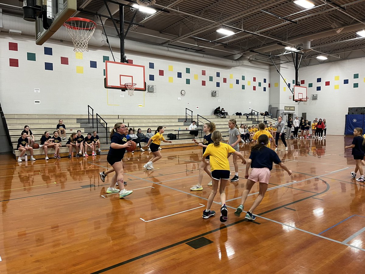 ArchboldGBK's tweet photo. Today was a GREAT last day of our 2025 Little Lady Streaks program. These young ladies worked hard to improve their skills.  💙⚡️🏀 https://t.co/mknjt6hBii