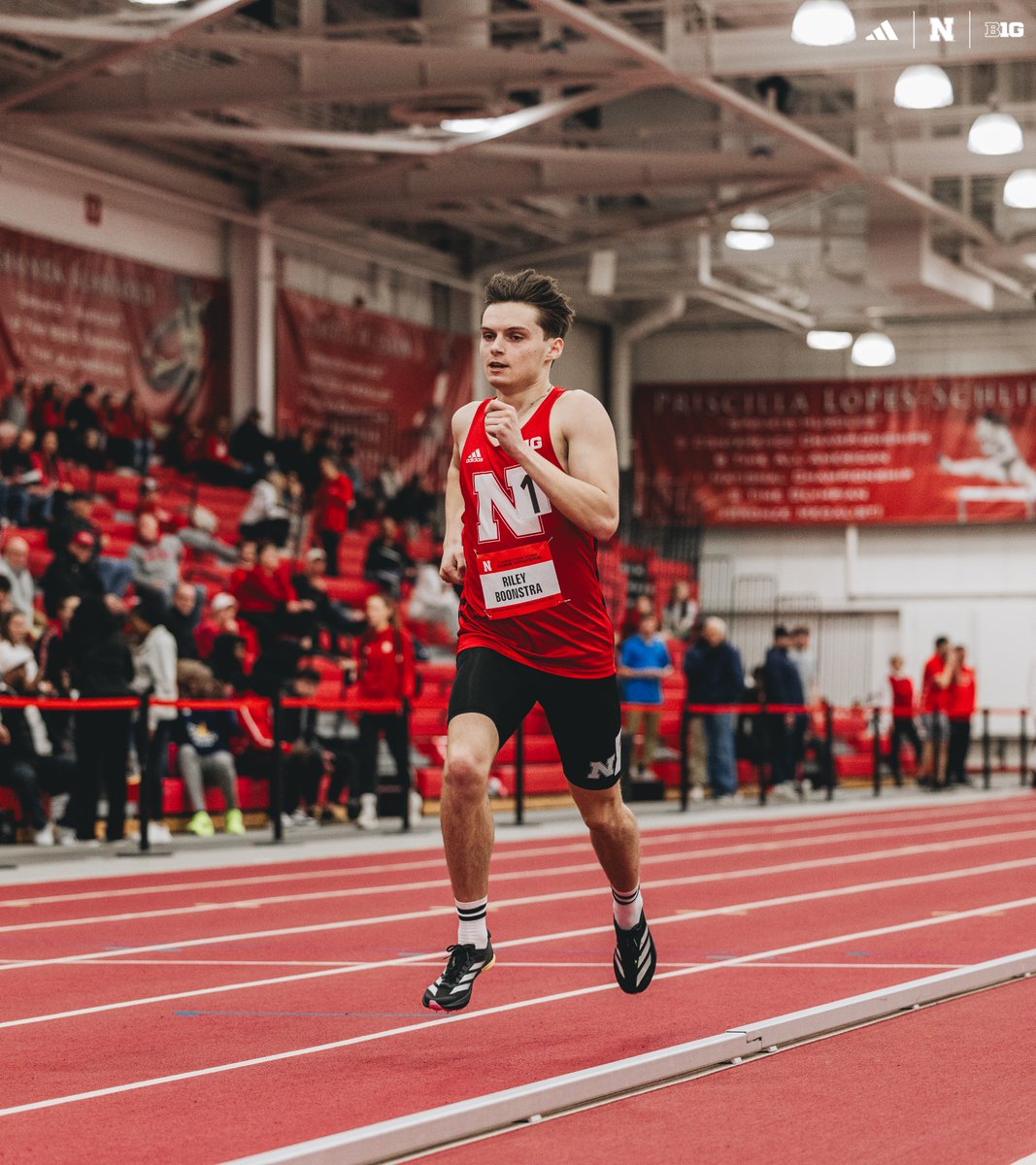 Big PR for the freshman in the mile. 👊

Riley Boonstra ran 4:16.41 to win his heat.
