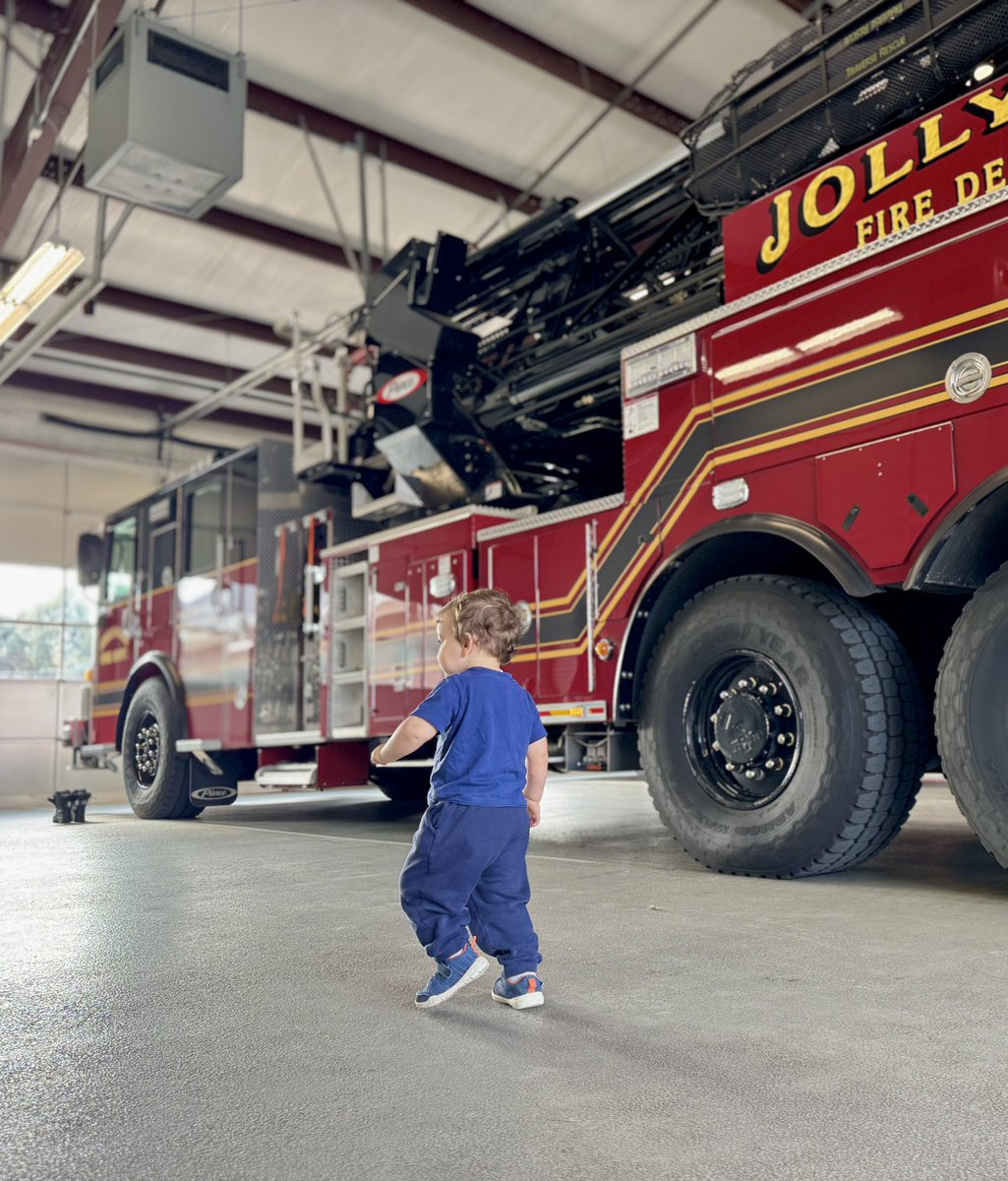 Gena_I_Gorlin's tweet image. Turns out you can just take your children to a fire station, unscheduled, and everyone will love them and offer them affordances