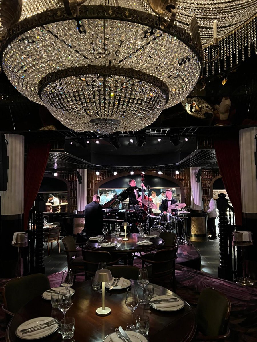 njsph's tweet image. I had dinner with my friend 🥂