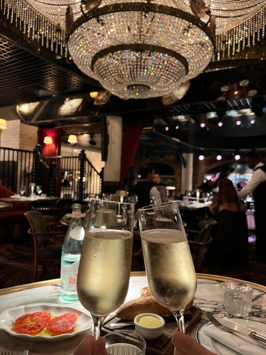 njsph's tweet image. I had dinner with my friend 🥂