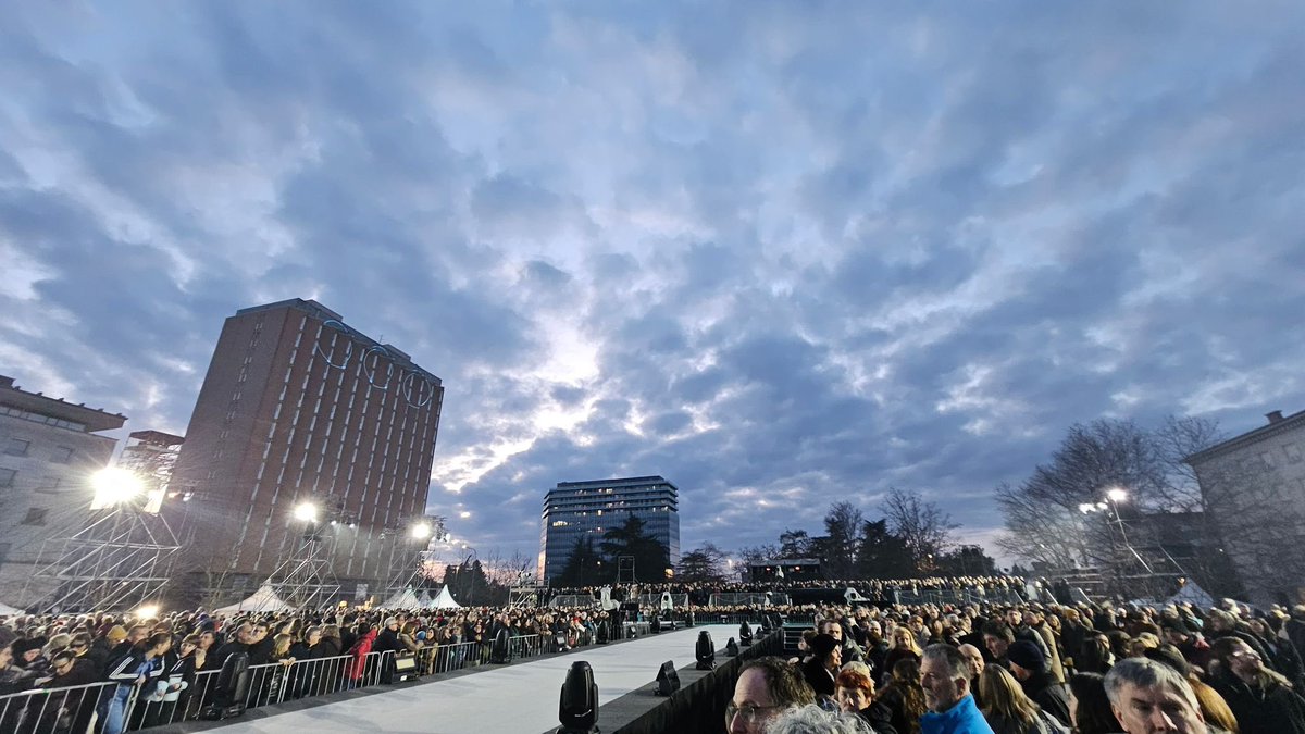 tfajon's tweet image. Spektakularna prireditev ob otvoritvi @2025Go je še en dokaz uspeha zgodbe dveh mest - Nove Gorice &amp;amp; Gorice #EPK2025 -, ki presega običajno &amp;amp; dosega vrhunsko. Izjemno vzdušje v Novi Gorici, na trgu polnem simbolike, kjer danes slavimo preseganje meja v duhu slogana #GoBorderless.