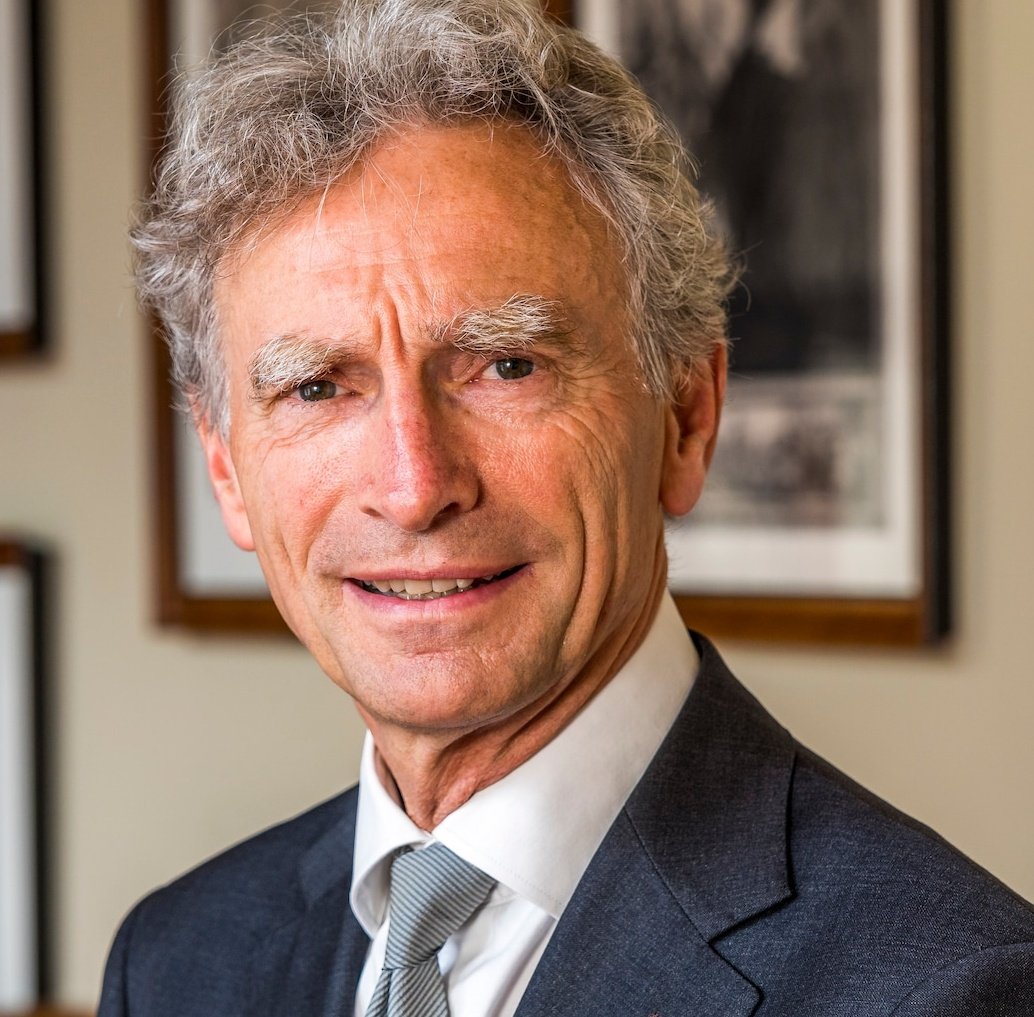 Klimaat-fanaat Paul Rosenmöller, die op onze kosten de wereld overvliegt, vergooide 100 MILJARD (!) aan pensioengeld voor het klimaat! 

Doe een ❤️ &amp; RT als je vindt dat hij in de gevangenis hoort!