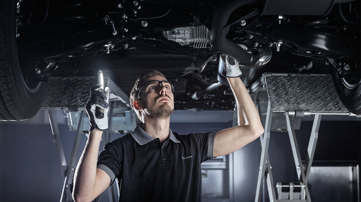 Keep your Lexus running at peak performance with our expert servicing &amp; maintenance. Enjoy:

Lexus-trained technicians
Genuine parts &amp; accessories
A complimentary hybrid health check with any Lexus service

Book your service today: lexus.co.uk/centres/presto…