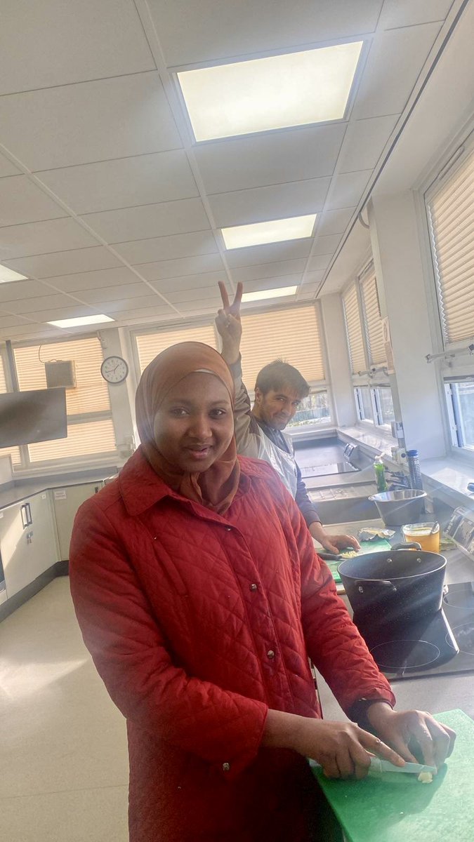 kindcommunities's tweet image. Cooking with English is fun! 🤩 #preston #communitykitchen #esol #confidence #learnenglish