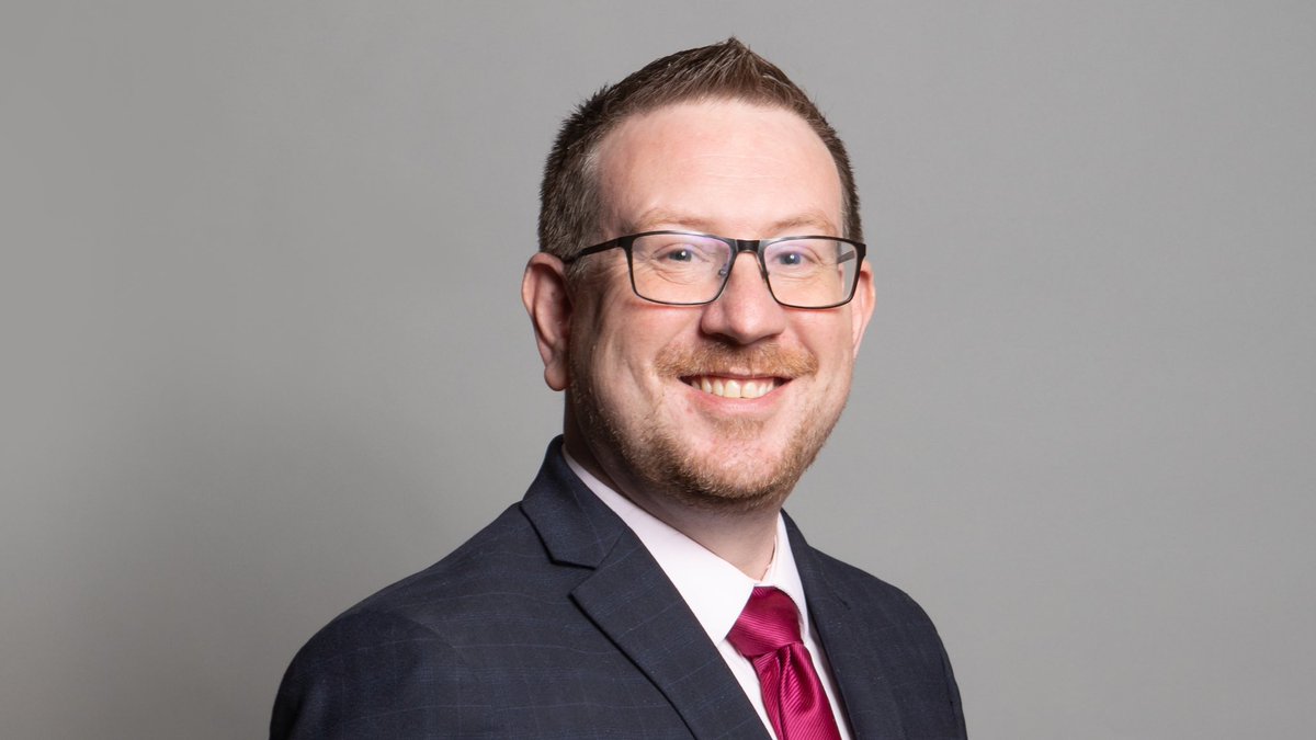 Andrew Gwynne, Labour MP for Gorton and Denton, has been sacked as Undersecretary of Health by Keir Starmer.

After an elderly constituent complained about her bins, Gwynne wrote that he hoped she’d die.

Utterly disgraceful. This man has no place in Parliament—he must resign.