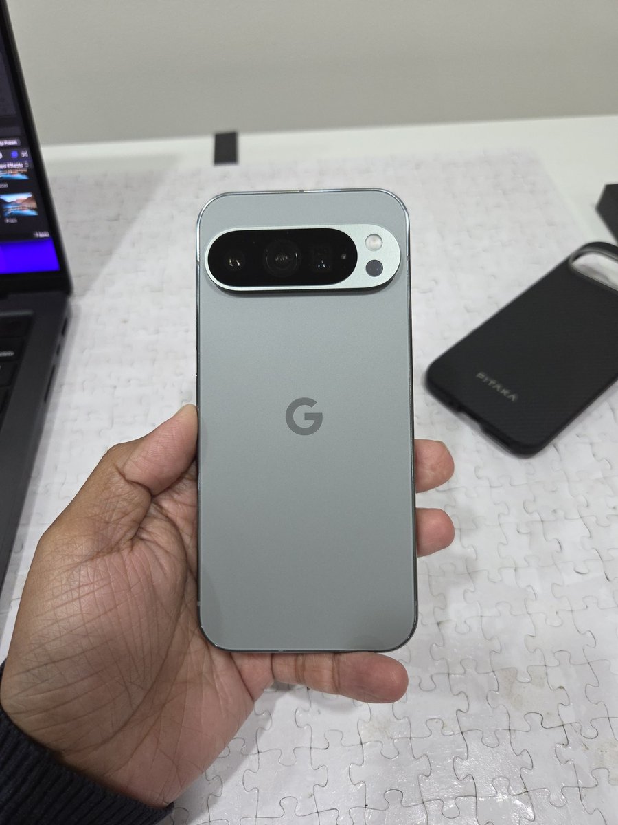 _arorarohit_'s tweet image. Selling my Pixel 9 Pro in absolute new condition with Pitaka case. Let me know if anyone is Interested. Delhi-NCR preferred because I can just porter directly. 

24th oct purchased from croma.

Price: 70k. Prepaid delivery so only message if you trust me. 

#Pixel9Pro