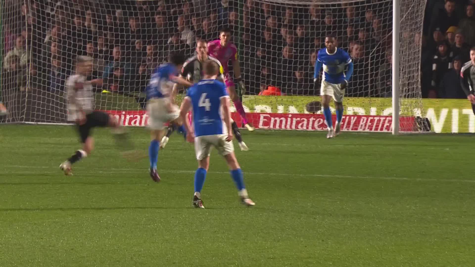すごいシュートだ、お前！🇯🇵You'll do well to see a better hit goal than this from Tomoki Iwata of @BCFC 🚀#EmiratesFACup