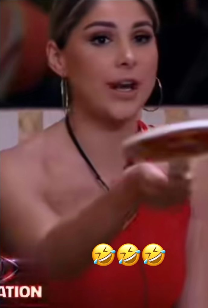 iswbwl's tweet photo. pettegola falsa sboccata scadadivani vipera infame amica dello squallore del gf ne avrei ancora mo fermo stop. fuori dal coglioni
#GrandeFratello https://t.co/YmEb69txa7