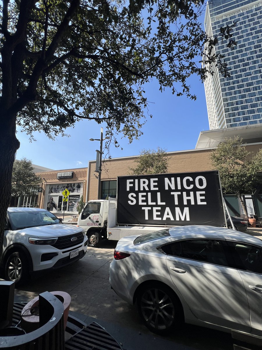 LukaUpdates's tweet photo. Meanwhile in Dallas https://t.co/6R7nAXjkQt