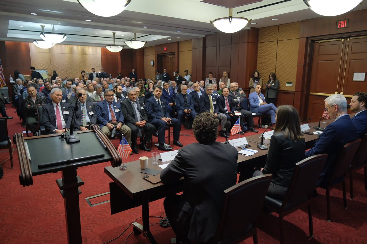 SecureSafeUSA's tweet image. Historic turnout, incredible energy, and an unforgettable two days on the Hill! 💚
C4SSA and ACS’s conference brought together a record-breaking crowd of passionate advocates, policymakers, and community leaders—all energized and united to help rebuild a new, free Syria! A huge…