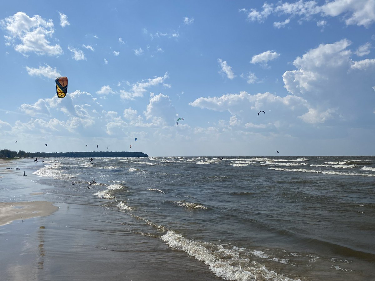 GrandBeachCabin's tweet photo. You can always find the beach packed with colourful kites on a windy summer day!
#kiteboarding #kitesurfing #kiteboard #kitesurf #kiteboarder #kitesurfinglife #kiteboardinglife #kiteboardinglove #kitesurfworld #kiteboardingadventures #AdventureTogether https://t.co/IplH5JDnLs