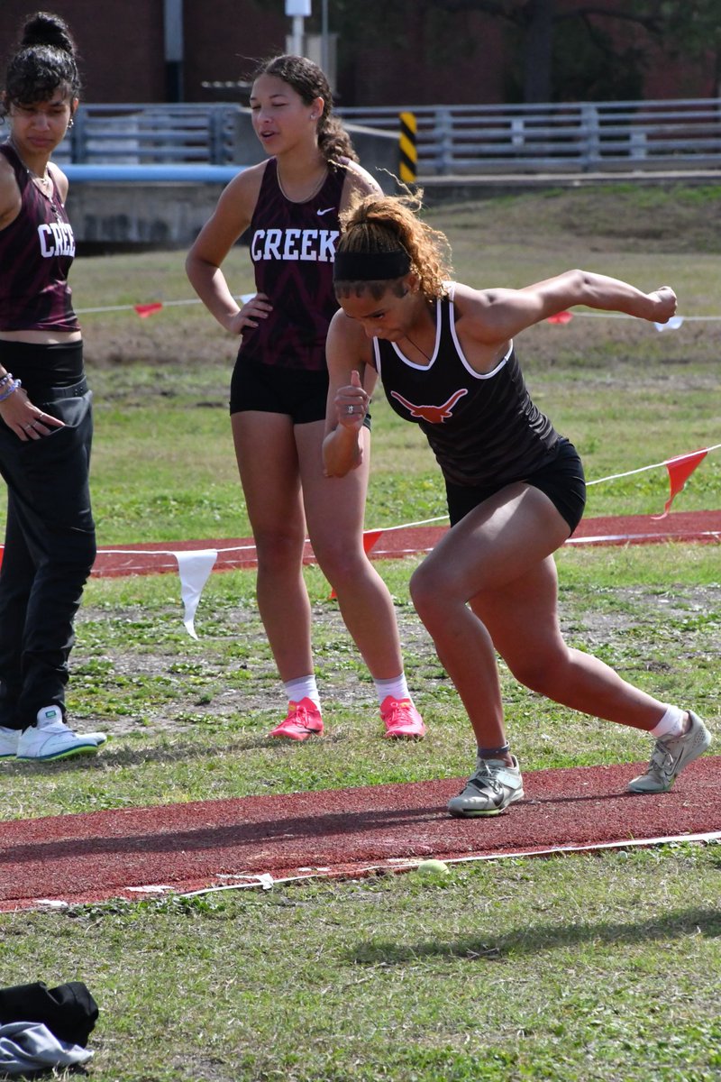 Staciee_Harris's tweet photo. Great start to my last HS season 

17'10" on my first jump and scratched by a toe on my next jump that would've been an 18'

Another 1.01 in the 400m after running 2nd leg on 4x1.

It was a good day! 

#unsignedsenior #dobiepride #co2025 #recruitPTX 

@DoBiE_GTnF @pearlandtrack https://t.co/6jNI50snXF