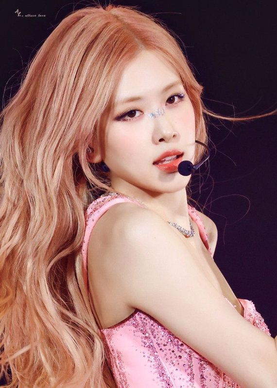 Happy 28th birthday to the vocalist, icon and talented Rosé of BLACKPINK!