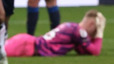 andyhough87's tweet photo. Spent more time on his back than that lass that got rattled by a 1000 blokes #bwfc https://t.co/ngUR2FqAtD