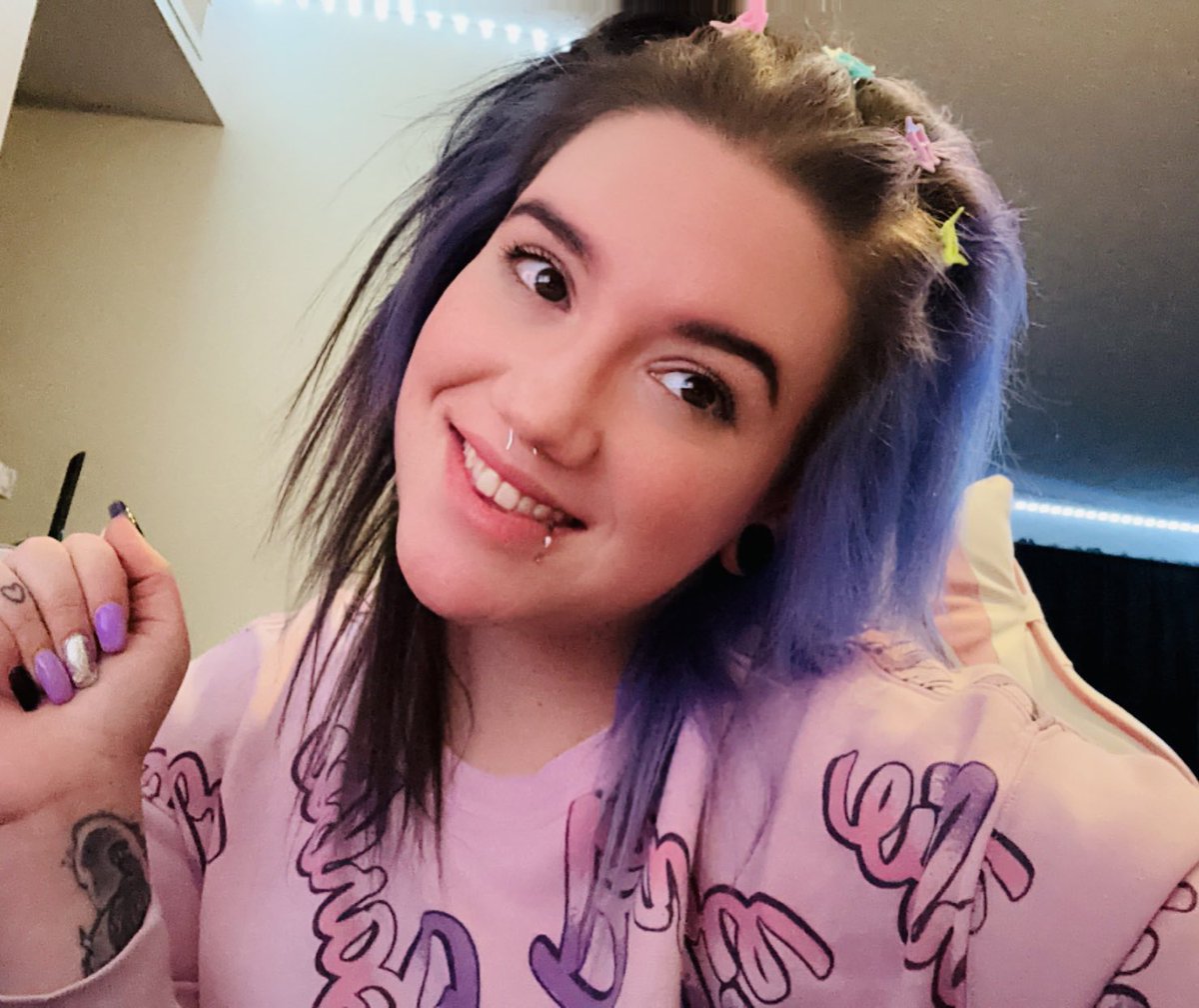 DarthSamii's tweet image. ✨🦋✨

Little life update since I don’t get on here anymore. Turned 31. 

That’s it. That’s the update. See you again in 3 months. 🖤