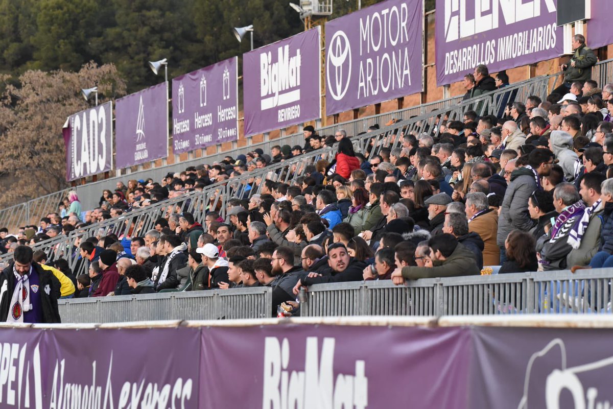 deporguada's tweet photo. Contando a los del estadio y a los del puente, hoy hemos sido 3879 personas animando, apoyando y disfrutando del equipo de su ciudad.

😄Algunos más que otros, porque lo que se vive en el estadio quedará para la eternidad. 

¡GRACIAS, GUADALAJARA! https://t.co/9MZ8Rq7H8G