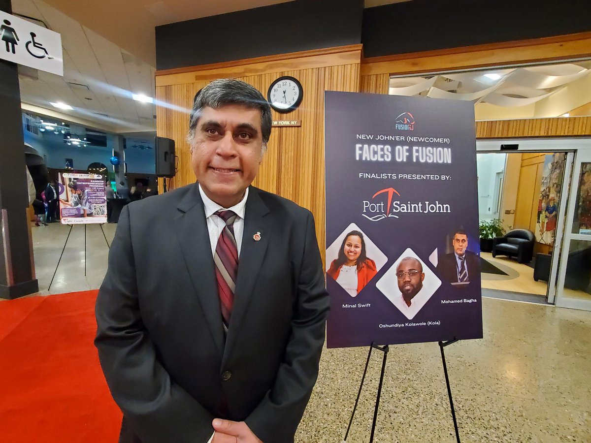 SJNewcomersCntr's tweet photo. 🎉 Congrats to our Managing Director, Mohamed Bagha, on winning the New John’er award at the Faces of Fusion Awards! 🏆 His dedication to supporting newcomers &amp; fostering inclusivity makes Saint John stronger. Well deserved! 👏 #FacesOfFusion #SaintJohn https://t.co/YmxK62tPHH