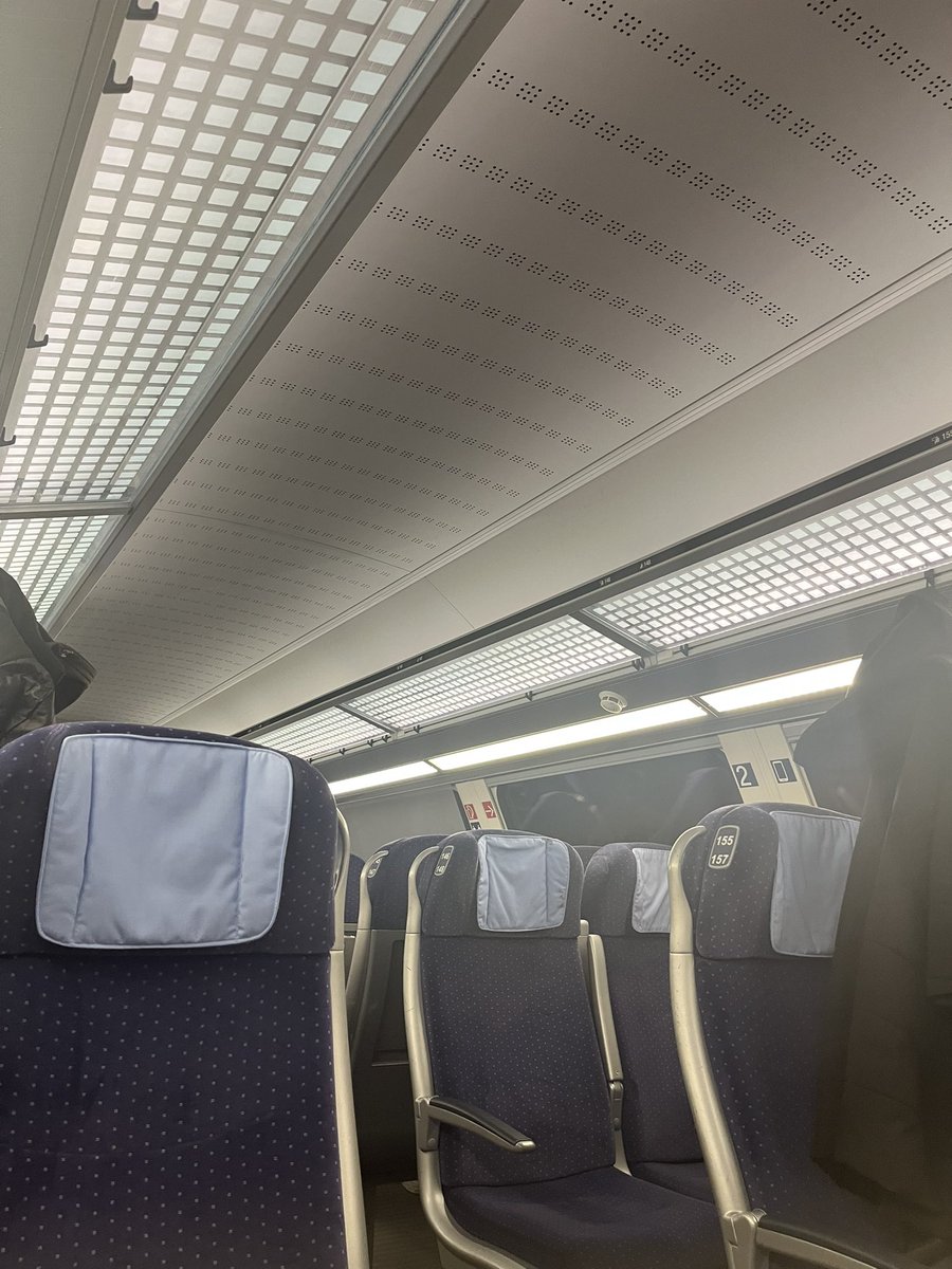 Nach 2 Stunden Verspätung endlich im ICE nach Hause 😭🙏