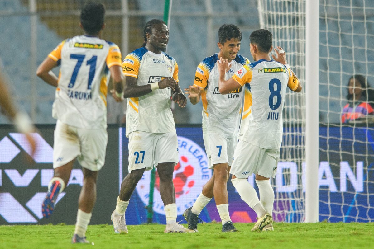 ChennaiyinFC's tweet photo. 𝐈𝐒𝐋 𝟐𝟎𝟐𝟒-𝟐𝟓: 𝐂𝐡𝐞𝐧𝐧𝐚𝐢𝐲𝐢𝐧 𝐅𝐂 𝐁𝐞𝐚𝐭 𝐄𝐚𝐬𝐭 𝐁𝐞𝐧𝐠𝐚𝐥 𝐅𝐂 𝟑-𝟎 𝐨𝐧 𝐑𝐞𝐜𝐨𝐫𝐝-𝐁𝐫𝐞𝐚𝐤𝐢𝐧𝐠 𝐍𝐢𝐠𝐡𝐭 𝐟𝐨𝐫 𝐂𝐨𝐲𝐥𝐞, 𝐒𝐡𝐢𝐞𝐥𝐝𝐬
Read here for more 👉 https://t.co/CXLROpo4Az
#AllInForChennaiyin #EBFCCFC https://t.co/tU6ORzUu0n