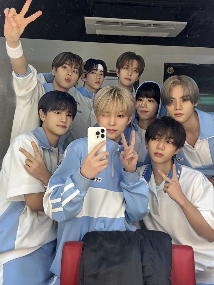 8TURNBRAZIL's tweet photo. 🚨 MEU DEUS??!!!!!
8TURN acaba de anunciar nada!!!!!
#8TURN #에잇턴 #エイトターン
#이럴거면_다음생에
#likeafriend https://t.co/HB2dFnv5cb