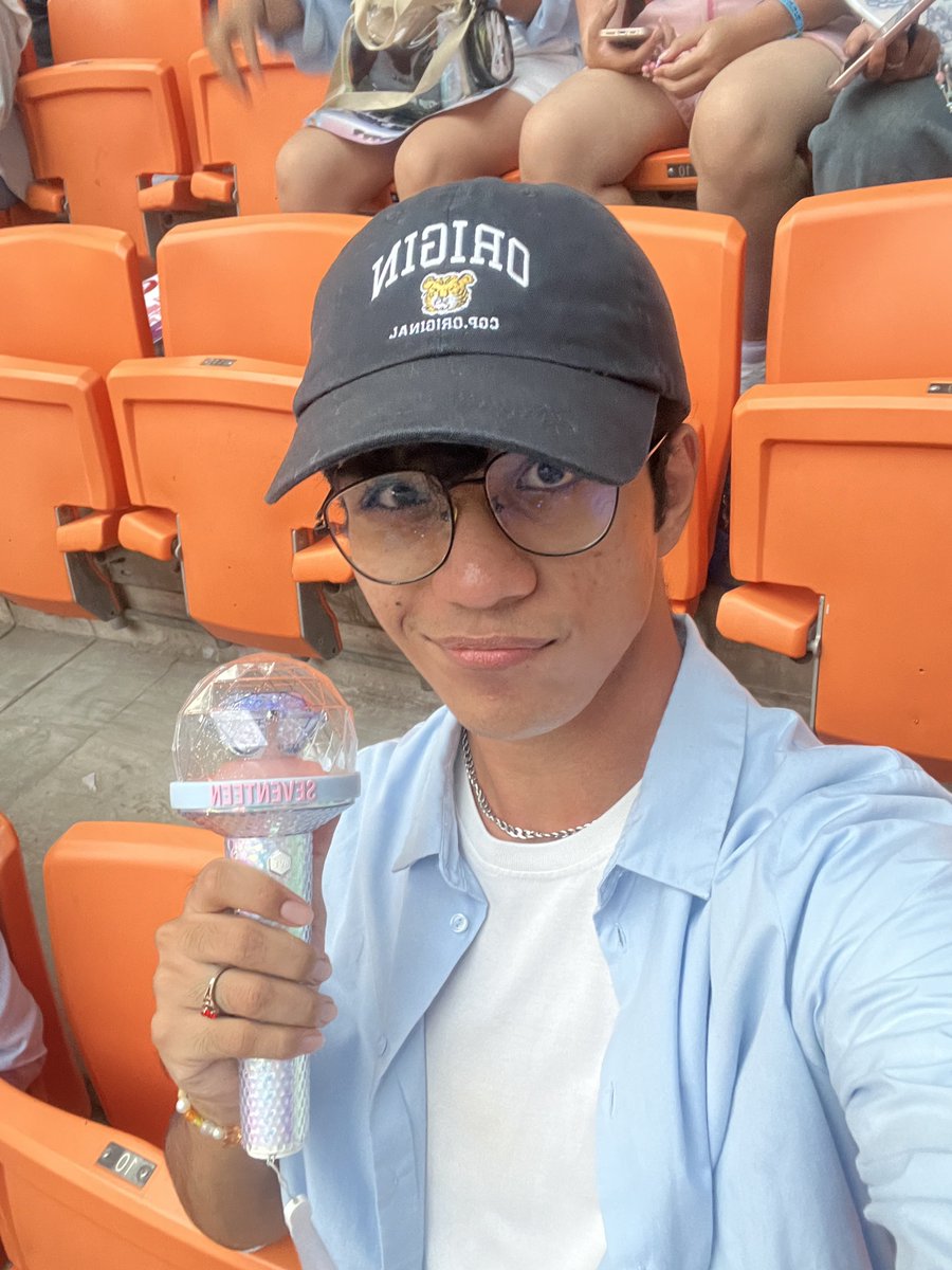 salmonnication's tweet photo. akhirnya ngeliat seokgyu pake mata beneran tjuy https://t.co/JJhzpHEgH6