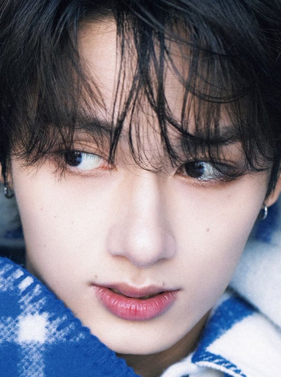 Thread 🧵 pt 1

My favorite combo on Junhui:

Earrings+ eyeliner/eye makeup