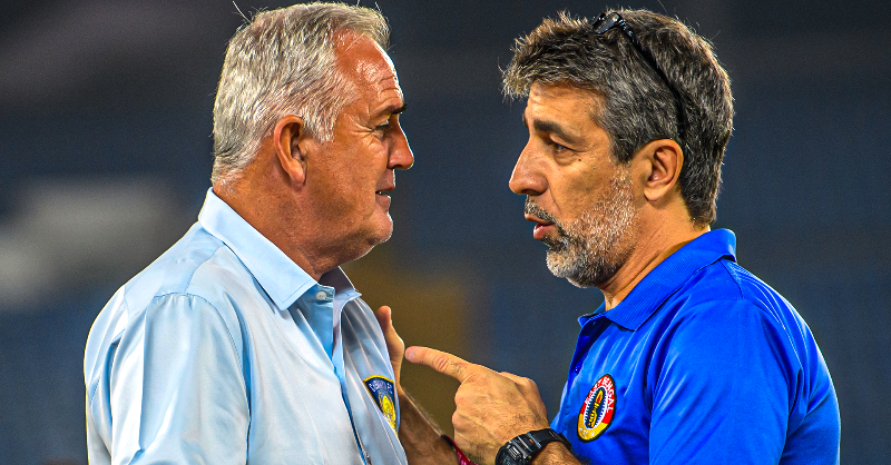 IndSuperLeague's tweet photo. 🗣️ ”When we win, we win together. When we lose, we lose together..” 🙌
@eastbengal_fc head coach #OscarBruzon asserts team spirit after the loss to @ChennaiyinFC
#EBFCCFC #ISL #LetsFootball #EastBengalFC