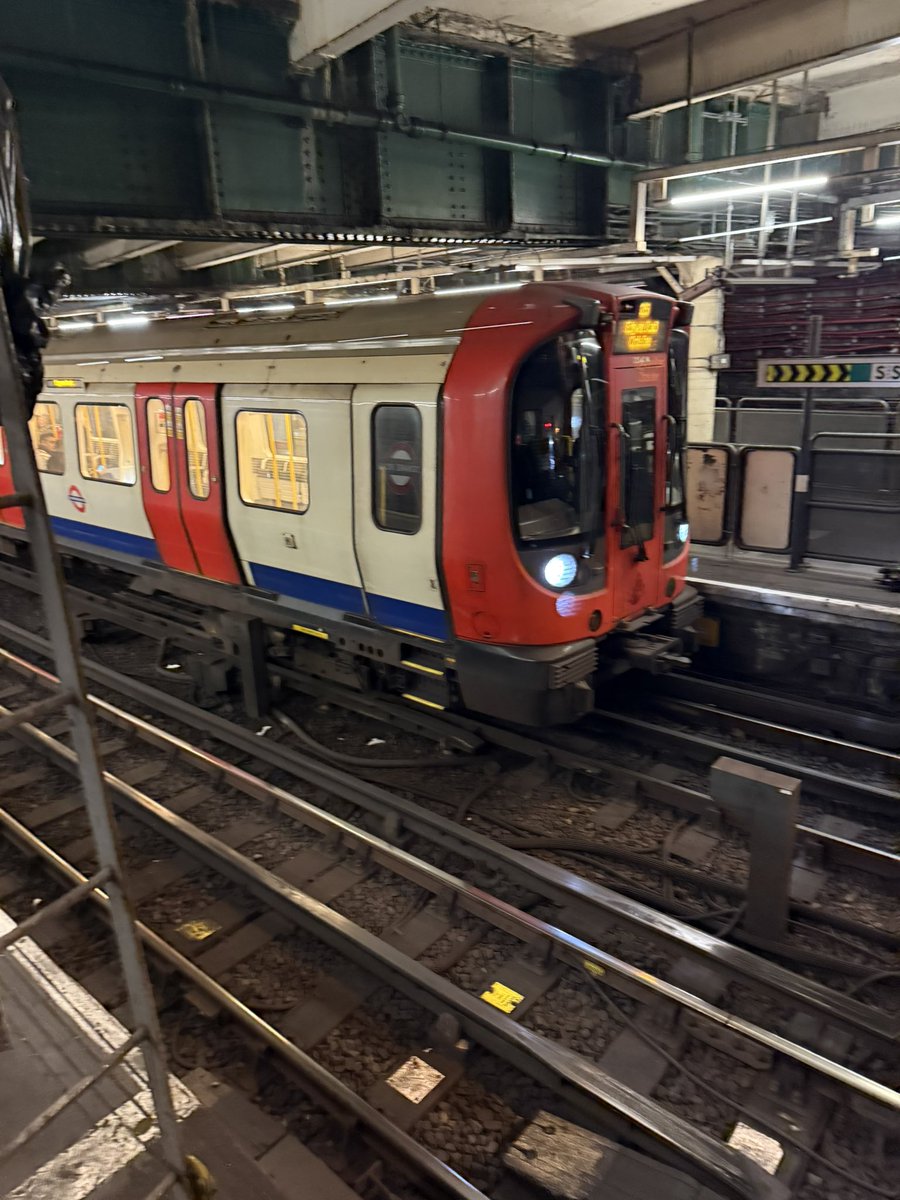 TimSEaston's tweet image. After I finished in the exhibition after 3 hours I went on an orbital trip round London travelling on #docklandslightrailway #jubilerline #Windrushline @SouthernRailUK #londontrams #districtline and finally #hammersmithandcity