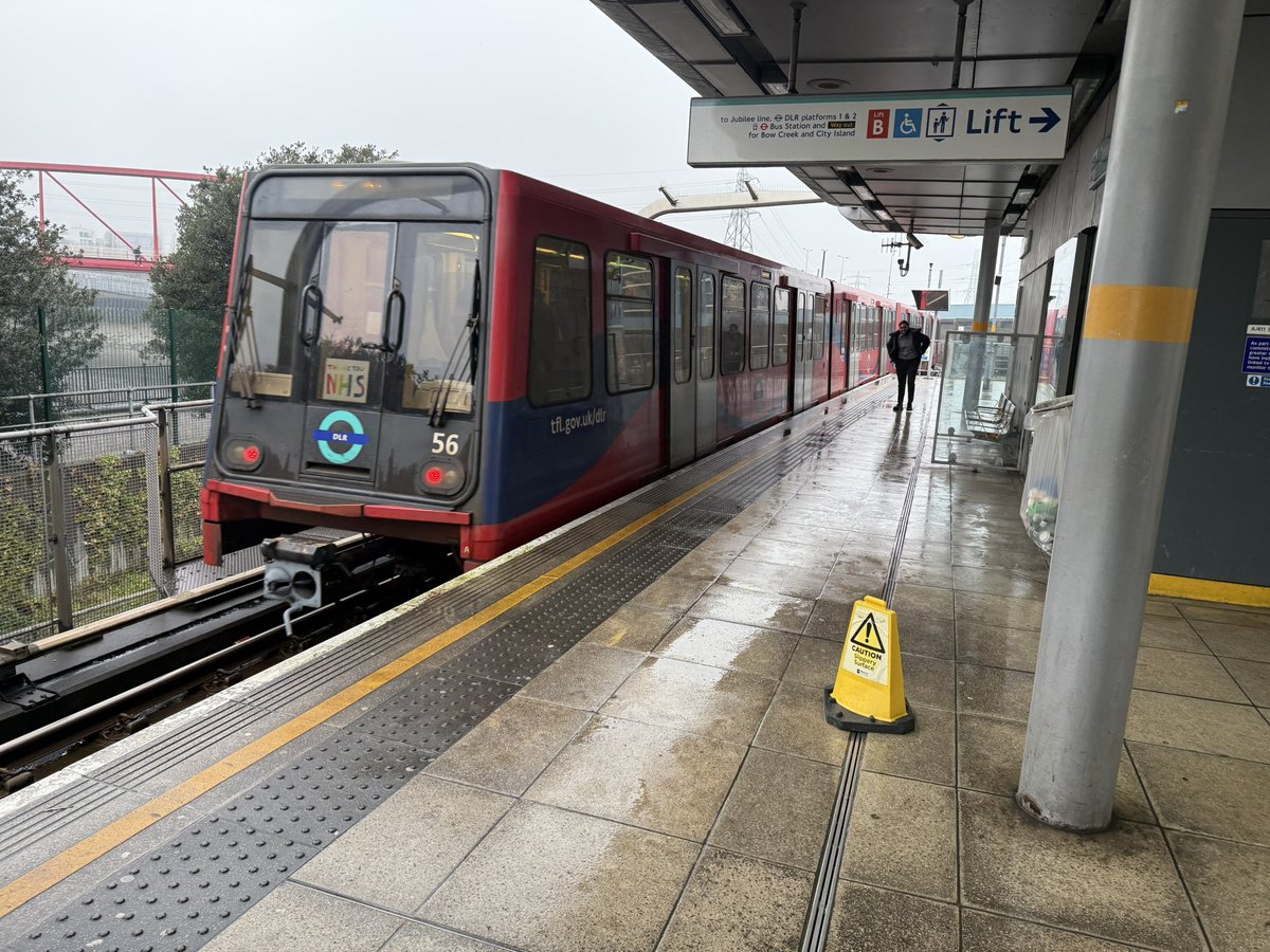 TimSEaston's tweet image. After I finished in the exhibition after 3 hours I went on an orbital trip round London travelling on #docklandslightrailway #jubilerline #Windrushline @SouthernRailUK #londontrams #districtline and finally #hammersmithandcity