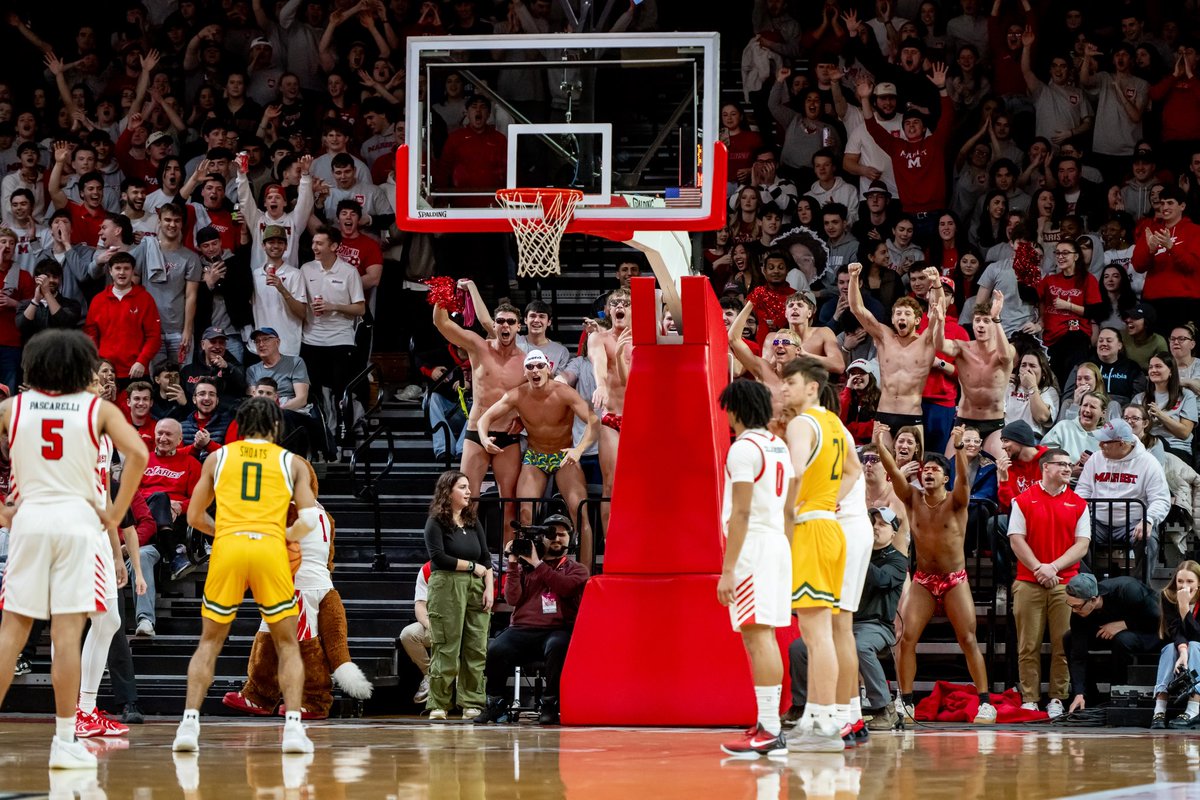 MaristMBB's tweet image. LET’S DO IT AGAIN TONIGHT 🔥

See you at 7pm for the white out ⚪️