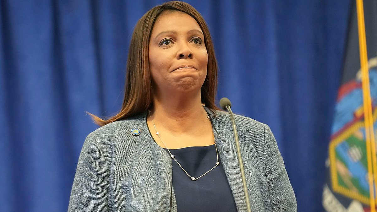 akafaceUS's tweet photo. BREAKING: President Donald Trump is reportedly planning to revoke the security clearances of Letitia James, Alvin Bragg, and Antony Blinken! He's also banning them from entering federal buildings! LETS GO https://t.co/JFKrjiapK1