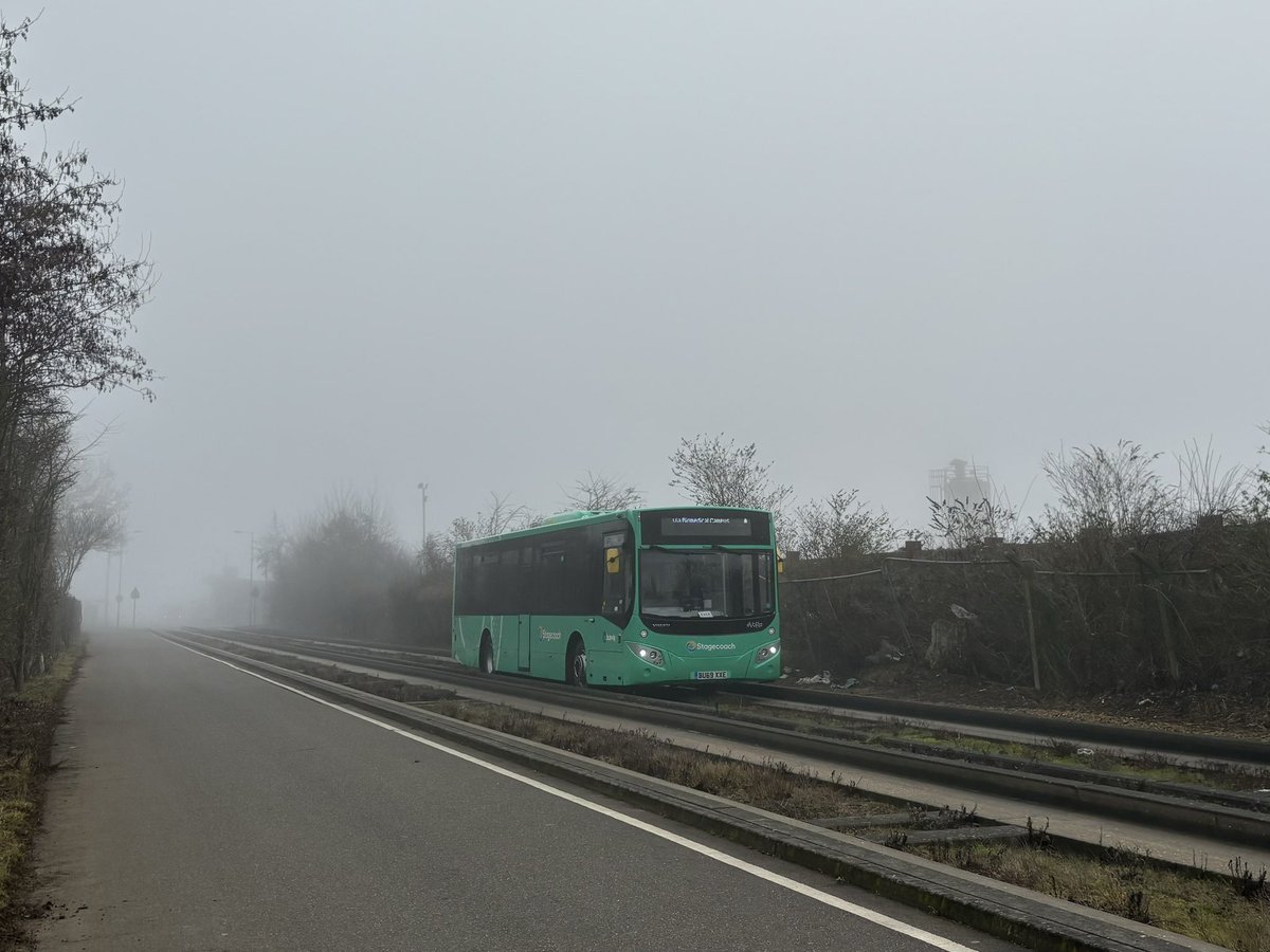 LTransport65's tweet photo. Recently had a day in Cambridge, with the majority spent on exploring the busway network. 

A good selection of vehicles are on the routes, with my personal favourites being the E400XLBs and B8 Evoras, both of which are well suited to the routes https://t.co/4Z3PIXv32G