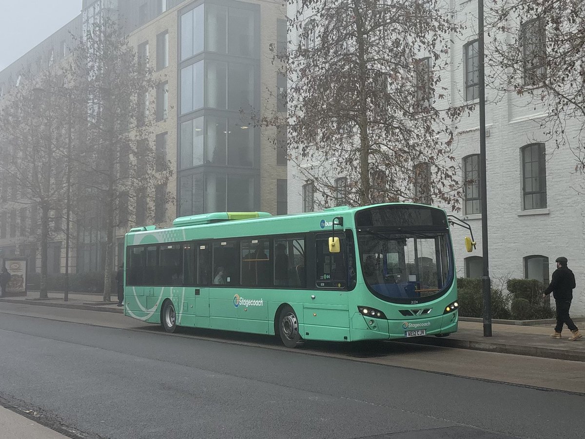 LTransport65's tweet photo. Recently had a day in Cambridge, with the majority spent on exploring the busway network. 

A good selection of vehicles are on the routes, with my personal favourites being the E400XLBs and B8 Evoras, both of which are well suited to the routes https://t.co/4Z3PIXv32G