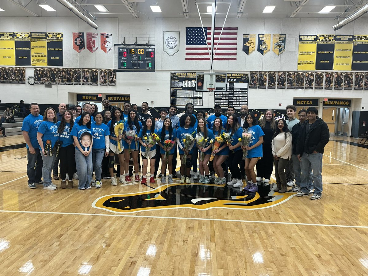 MeteaAthletics's tweet photo. Girls BB Senior Night!! Thanks for a great 4 years and special thanks to the families for all of their support!! Appreciate you all!! 
@MeteaBoosters @meteavalley https://t.co/7d3ytH4YJx