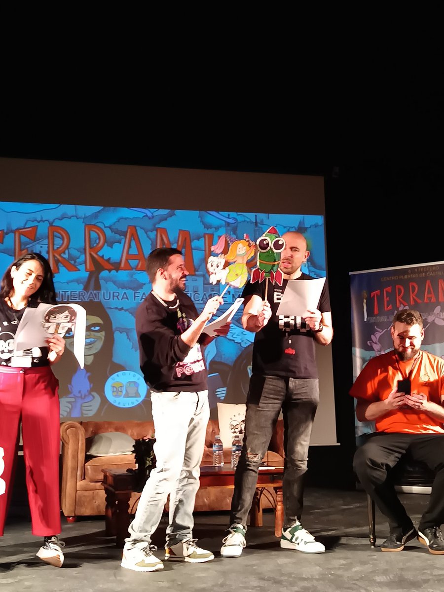 Fani Álvarez (@fanialvarez_) on Twitter photo A pesar de los nervios iniciales, hemos pasado un rato genial en la charla de teatro del Terramur con <a href="/albaricius/">Alba 🦥 #StillWeRise4️⃣4️⃣</a> <a href="/AnaTapia74/">Ana Tapia</a> y <a href="/loredanavolpe/">Loredana Volpe</a> A pesar de los nervios iniciales, hemos pasado un rato genial en la charla de teatro del Terramur con <a href="/albaricius/">Alba 🦥 #StillWeRise4️⃣4️⃣</a> <a href="/AnaTapia74/">Ana Tapia</a> y <a href="/loredanavolpe/">Loredana Volpe</a>