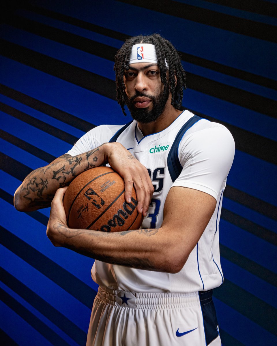 LakeShowYo's tweet photo. We’re all rooting for AD today 🤝 https://t.co/kQmnLnzrue