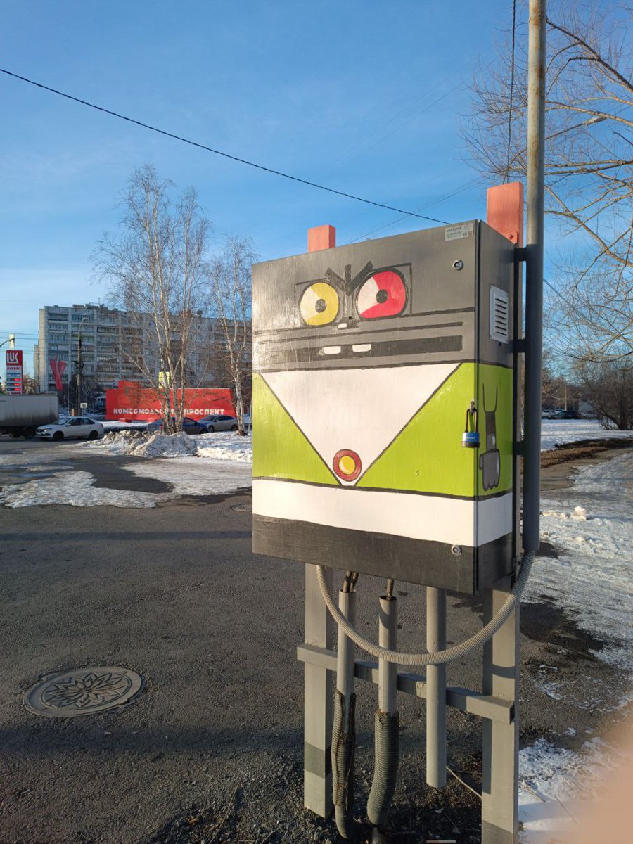 arkhlikbez's tweet image. Трансформаторный шкаф в Челябинске, Комсомольский проспект.
