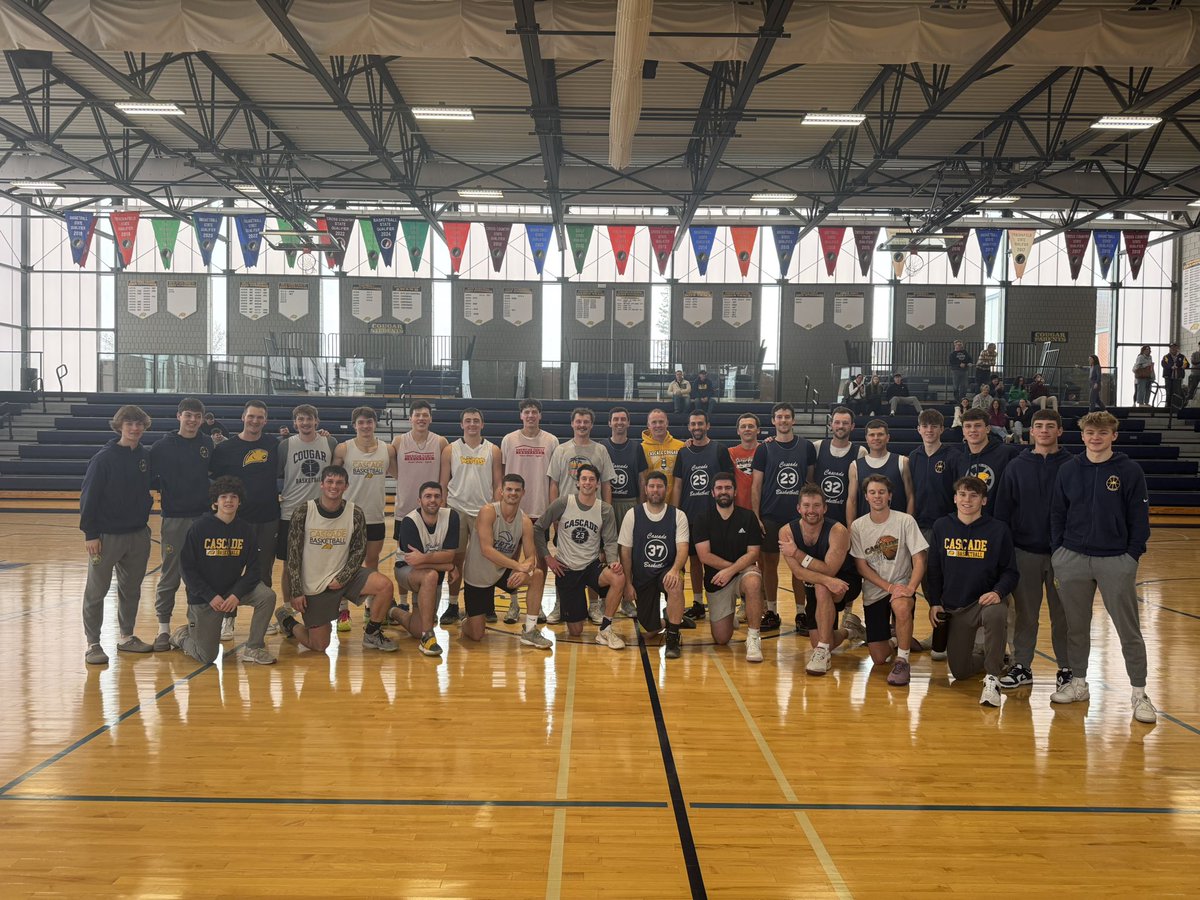 cougsbball's tweet photo. This is what it is all about!! Great to have alumni back to play!! #TheBrotherhood https://t.co/YzjO2Mv4hA