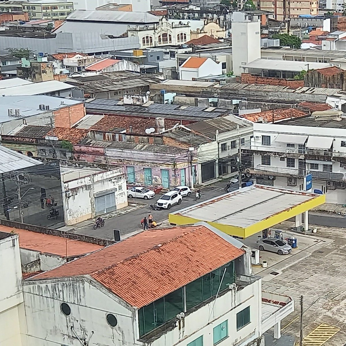 belmobilidade's tweet photo. ACIDENTE
Registro de batida na tarde deste sábado, 8, no cruzamento da Benjamin com 28.
Um carro avançou a preferencial e acertou um motociclista, que foi arremessado.
Moradores do Reduto afirmam sempre há acidente no local, já que a sinalização está apagada.
#Reduto #Belém https://t.co/uS2KoQ2fmN
