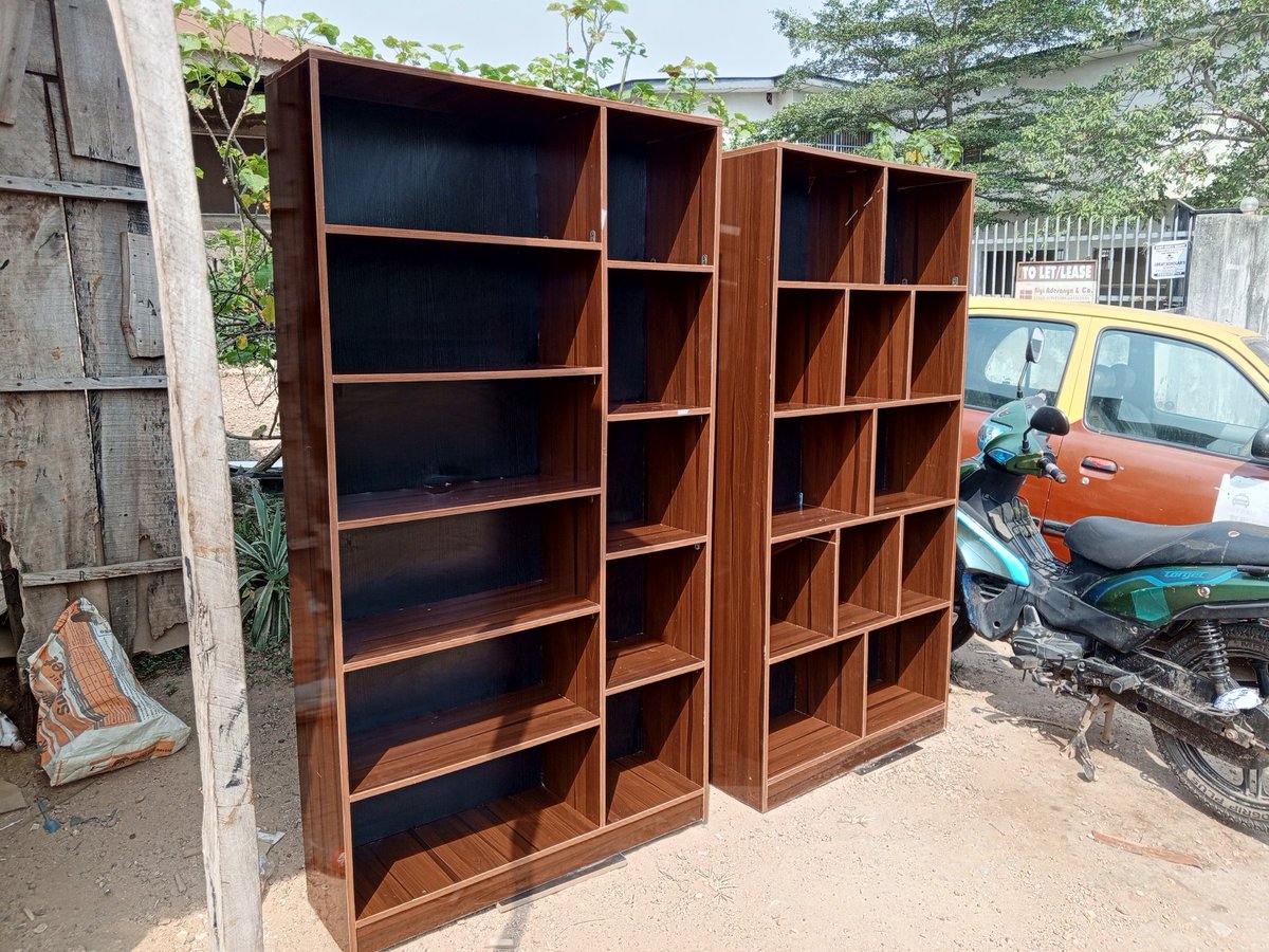 OkunadeGbengaV's tweet photo. Appreciate this Aunty Haneefah 👌🏾
#workingdesk #chairs #shelf #bookshelf 🚛 #bodijaibadan
Shop at House 11 junction, felele straight femola road, Challenge Ibadan.
https://t.co/pzBAVOLy1l
#iamGbengaUpholstery #furniture #ibadanfurniture #furnitureibadan #ibadan #interiordesign https://t.co/zBYWD1fX5n